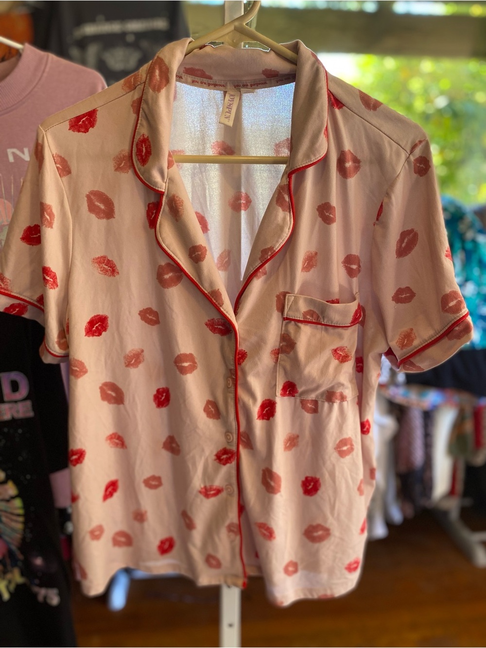 Lip-Print Short Sleeve Pajama Top - Pink with Red Accents